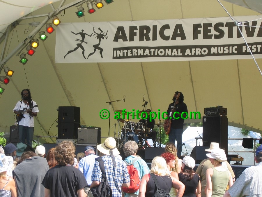 ../Images/AfricaFestival-27-28May05 258.jpg